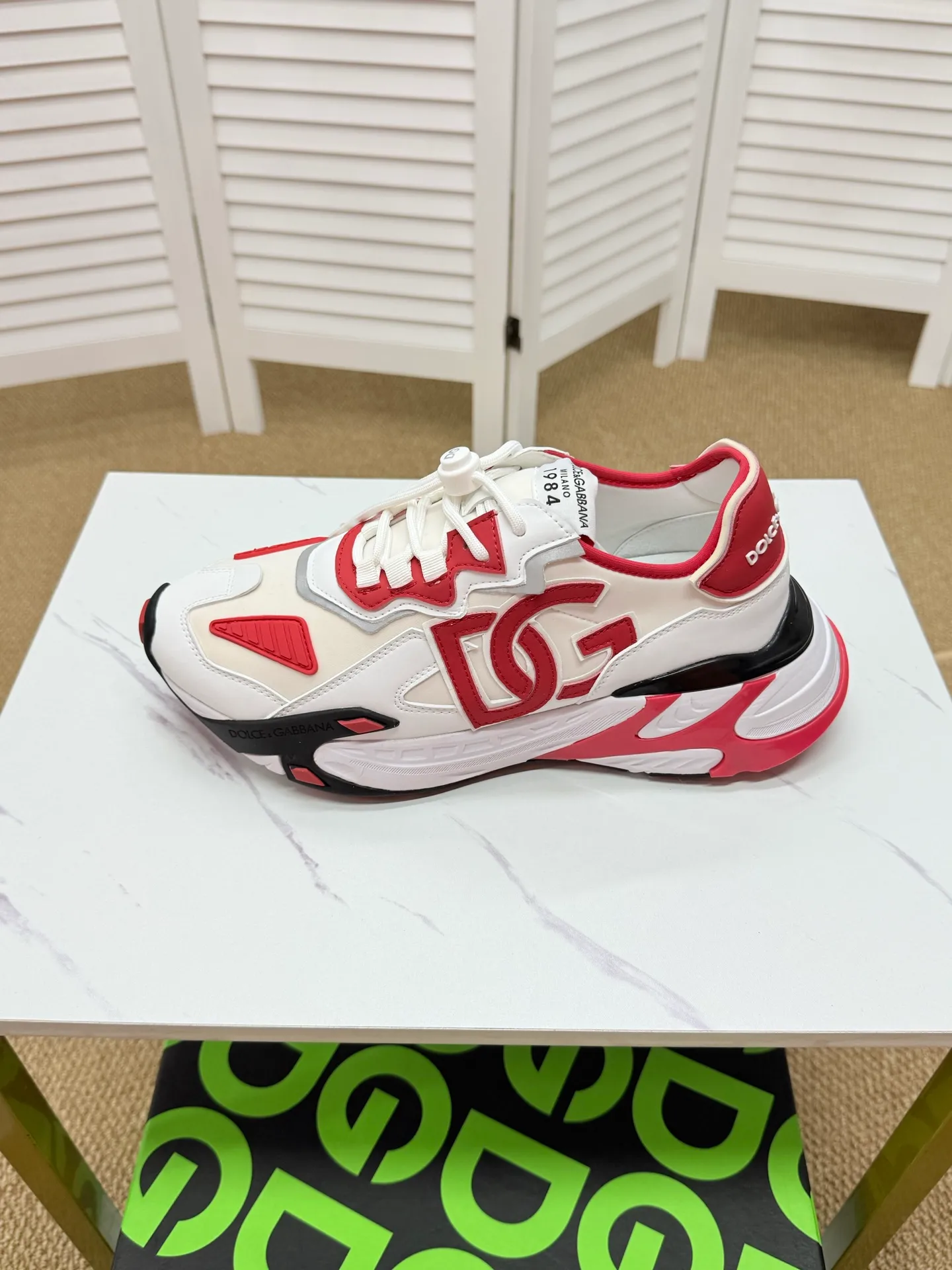 Men's clothing and shoes 260. The latest sports and casual shoes for couples (DG) are fashionable and versatile, and can add luster to various looks. Create an exquisite design with unique dynamic vitality and modern atmosphere, showing modern elegance. Size: 35-46 (custom-made sizes 45 and 46 are non-refundable) Se